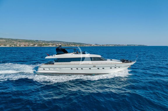 Image of WHITEHAVEN yacht #25