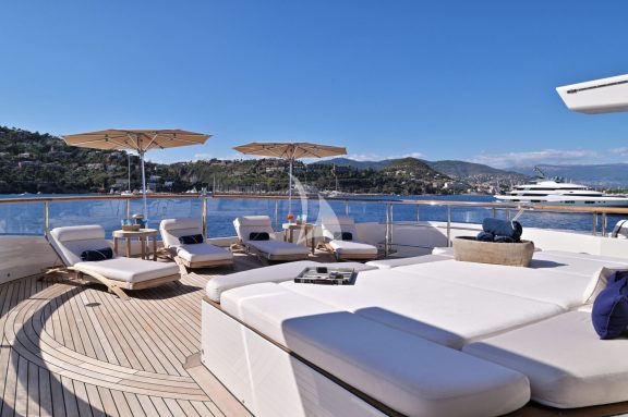 Large Sun deck