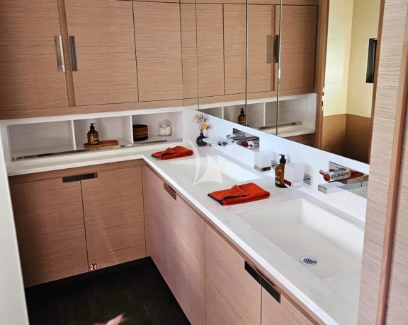 LOOMA - Guests bathroom