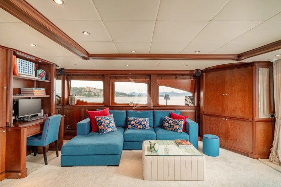 Upper deck salon