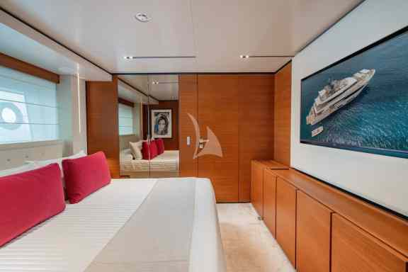 Image of DIANA II yacht #32