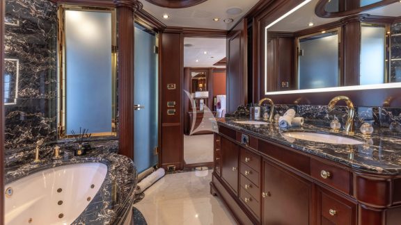 Master en suite bathroom
