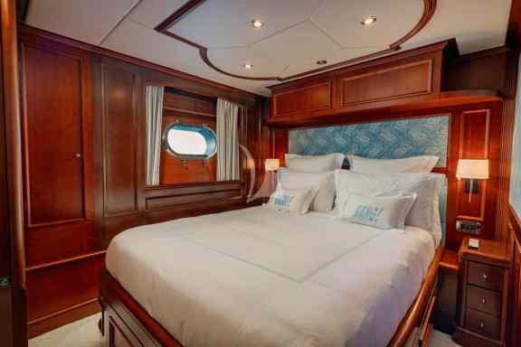 Double cabin stern portside