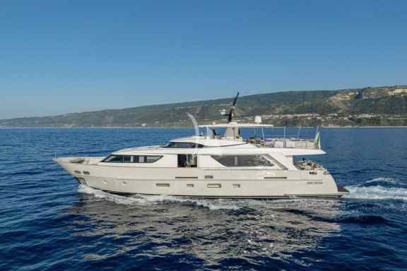 Image of UNICKA yacht #3