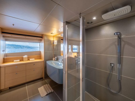 Master cabin en suite bathroom