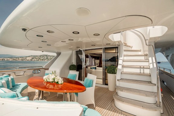 Main deck aft