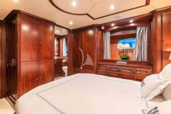 Double cabin forward portside