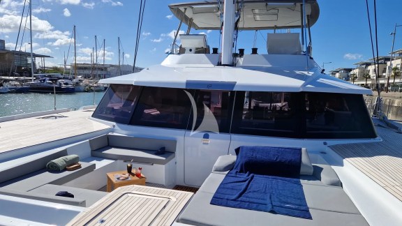 LOOMA - Front deck