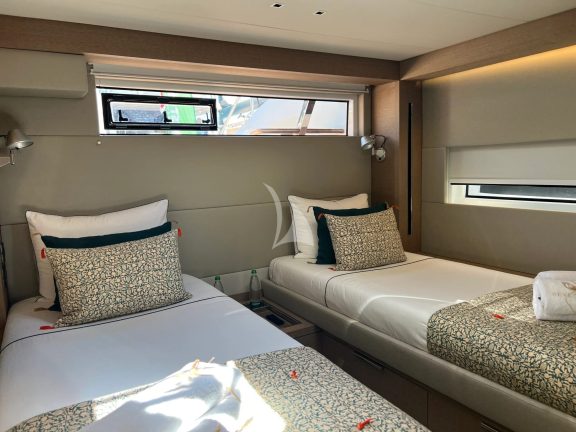 Image of REVE BLEU yacht #33