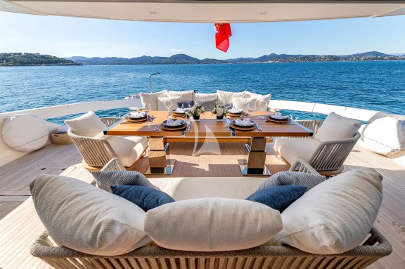 Main deck dining/lounge