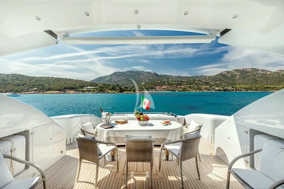 Alfresco dining