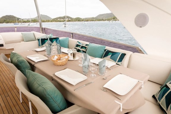 SORANA - flybridge - copyright Ines Aramburo
