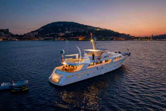 Image of NIGHTFLOWER yacht #17