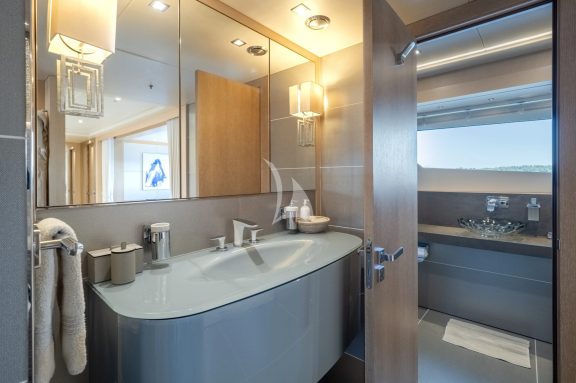 Master cabin en suite bathroom