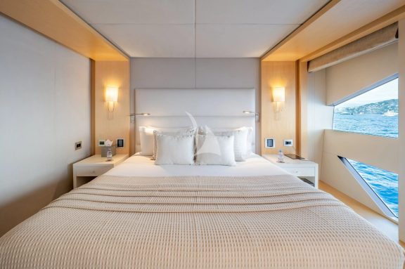 VIP cabin (portside)
