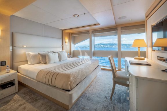 VIP cabin (portside)