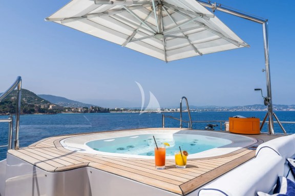 Jacuzzi - sundeck