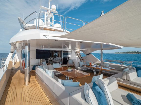 Bridge deck aft