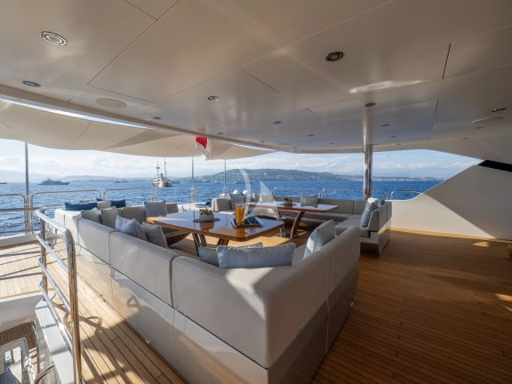 Bridge deck aft dining area
