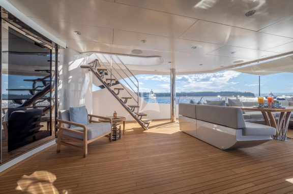 Bridge deck aft