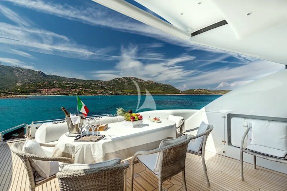 Alfresco dining