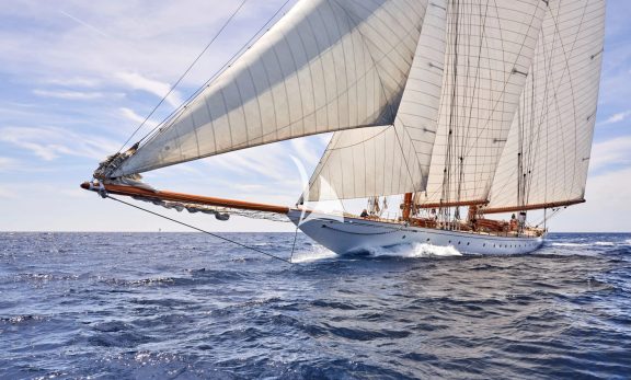 Image of ELENA of LONDON yacht #4