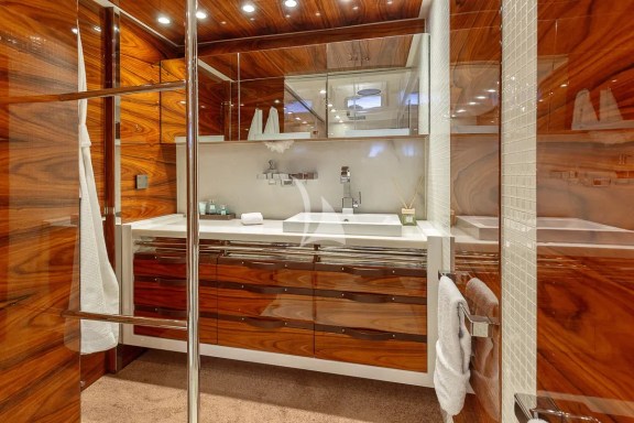 Guest cabin