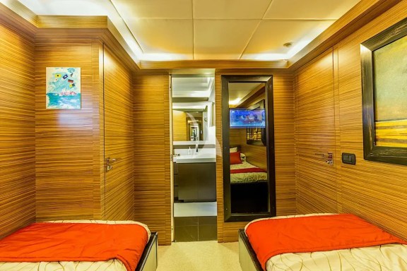 Twin cabin