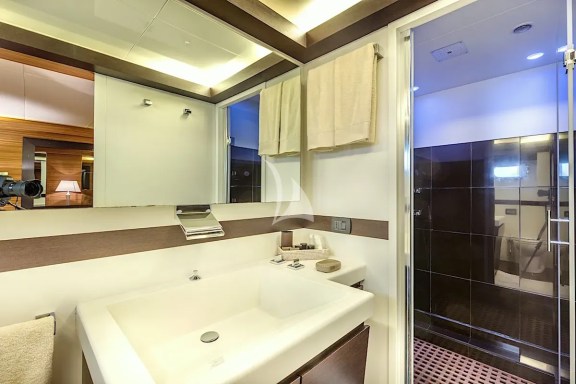 Master cabin bathroom