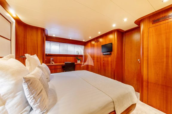 Image of WHITEHAVEN yacht #18
