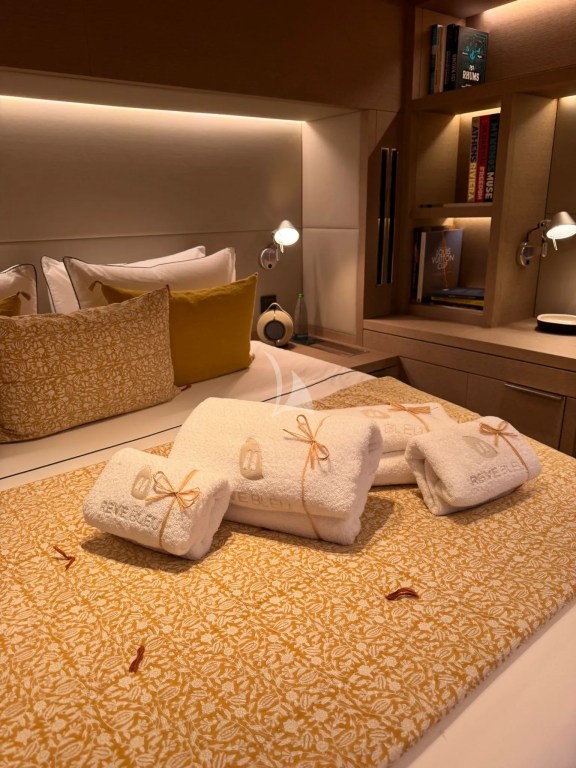 Image of REVE BLEU yacht #21