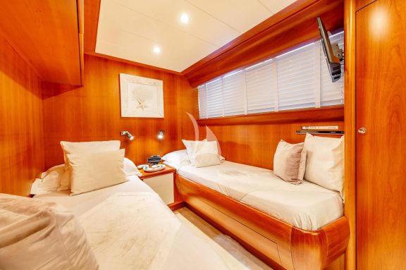 Image of WHITEHAVEN yacht #10
