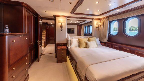 Double cabin