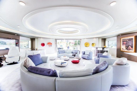 Bridge deck salon