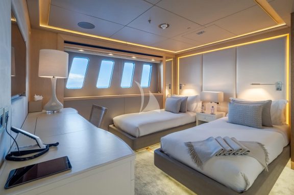 Double/twin convertible cabin (starboard)