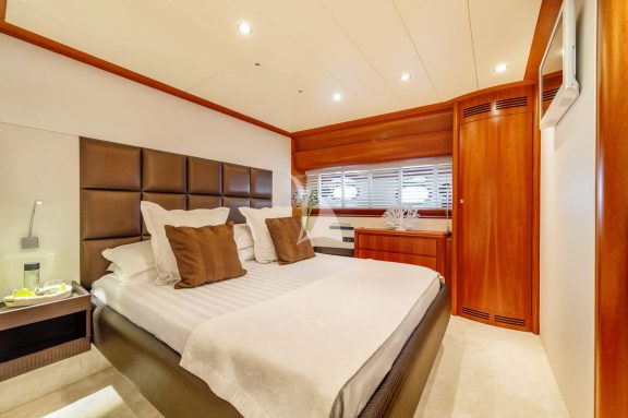 Image of WHITEHAVEN yacht #4