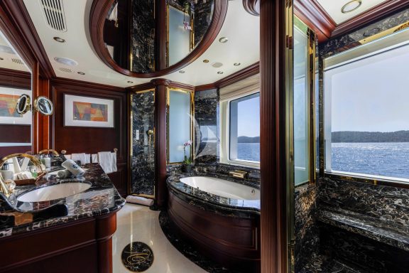 Master en suite bathroom