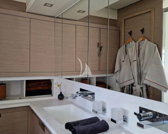 LOOMA - Guests bathroom