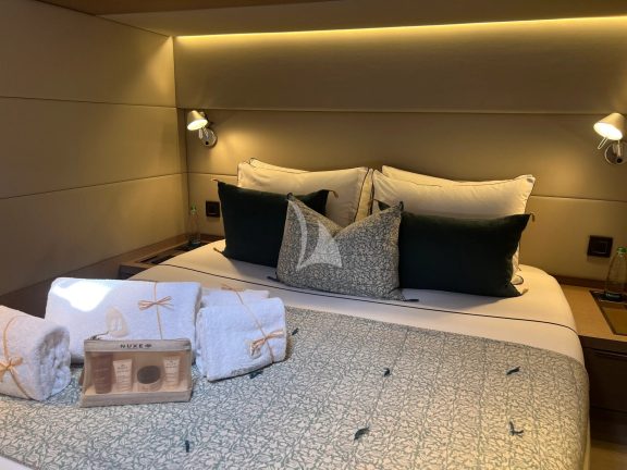 Image of REVE BLEU yacht #31