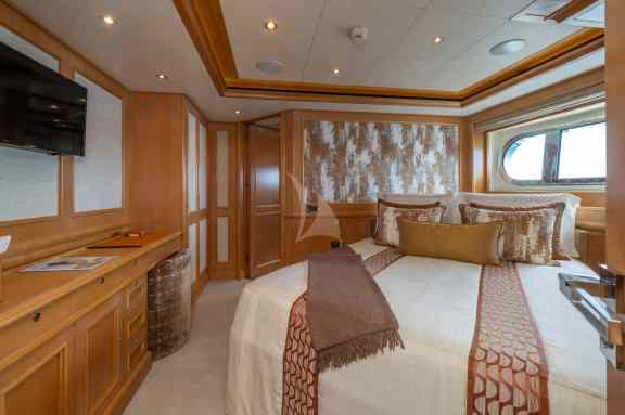 Double cabin
