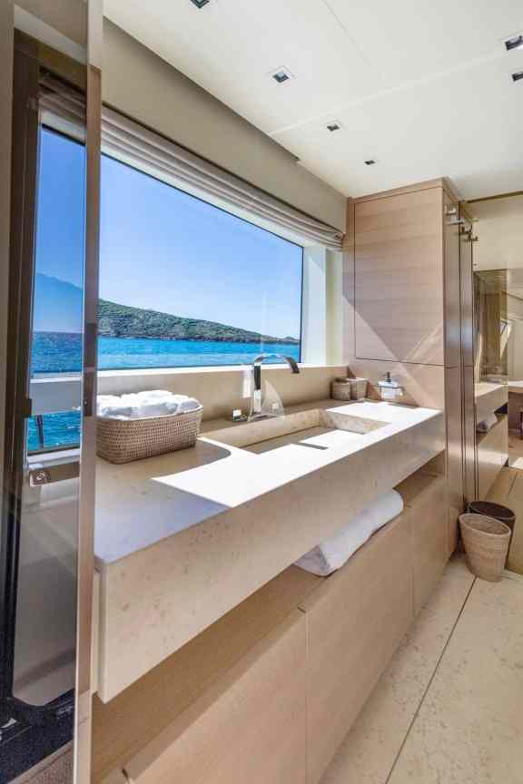 VIP cabin/2nd master en-suite bathroom