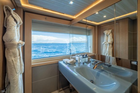 VIP cabin (portside) en suite bathroom