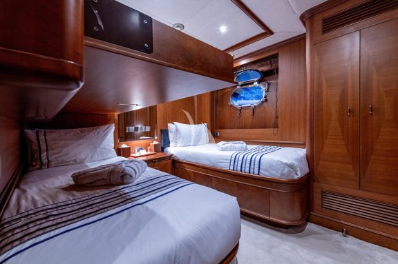 Twin Cabin with Pullman
