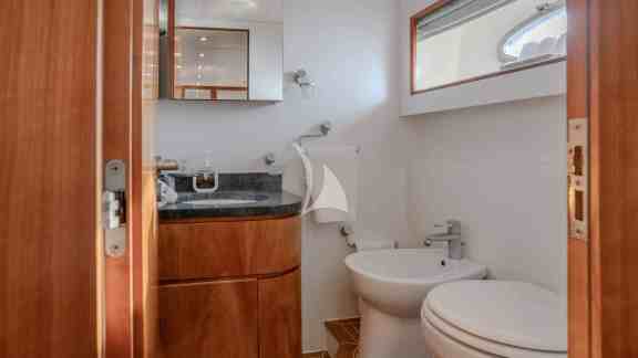 Twin Bathroom