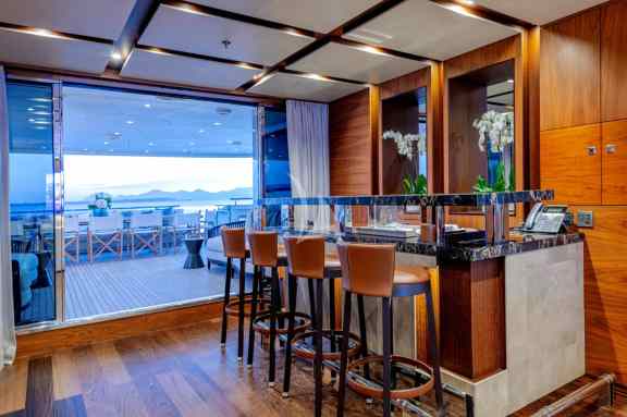 Main deck bar