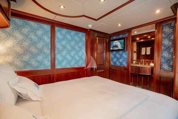 Double cabin stern portside