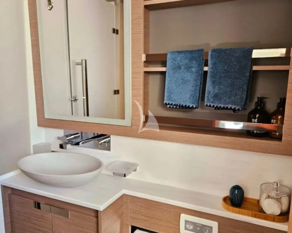 LOOMA - Guests bathroom