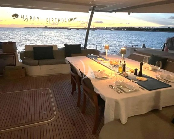 LOOMA - Birthday celebration onboard