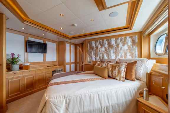 Double cabin