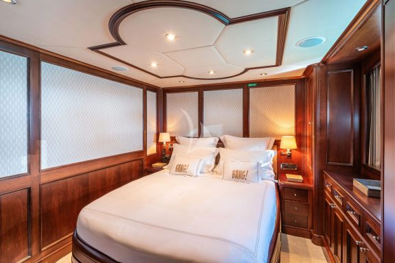 Double cabin forward starboard